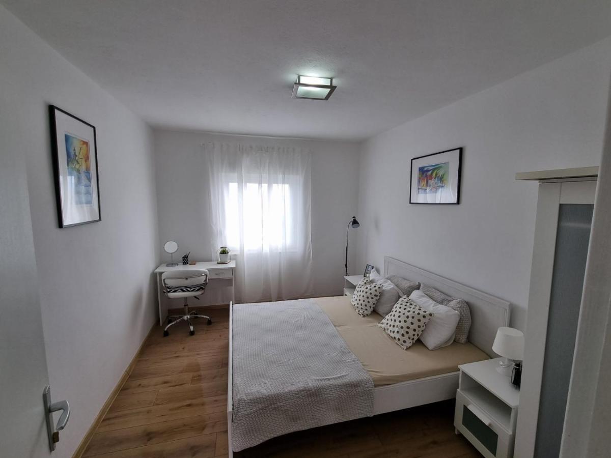 Apartmani Mali Selce Exterior photo