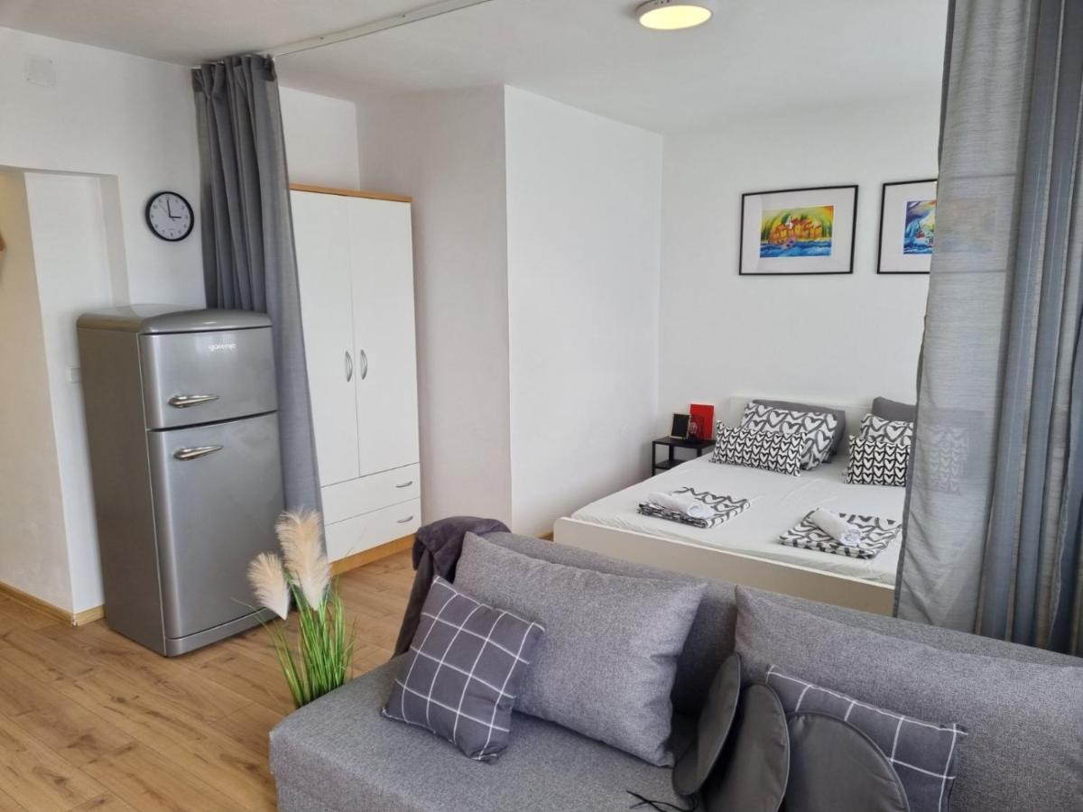 Apartmani Mali Selce Exterior photo