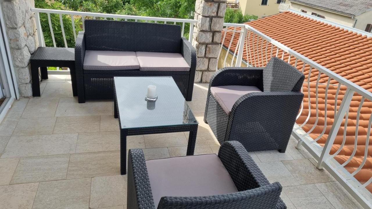 Apartmani Mali Selce Exterior photo