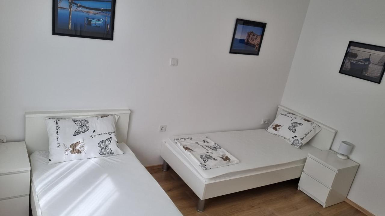 Apartmani Mali Selce Exterior photo